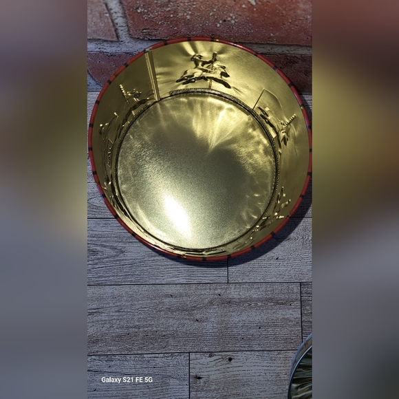 CHURCHILLS OF LONDON CAROUSEL TIN (empty) - Picture 5 of 9